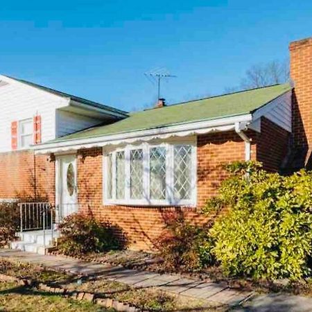 Newly Renovated Charming Home With Parking Форт Вашингтон Экстерьер фото