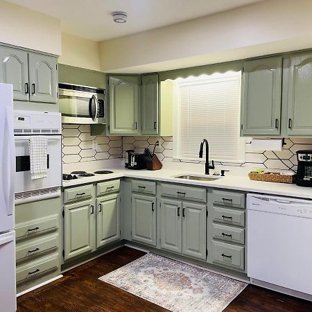 Newly Renovated Charming Home With Parking Форт Вашингтон Экстерьер фото