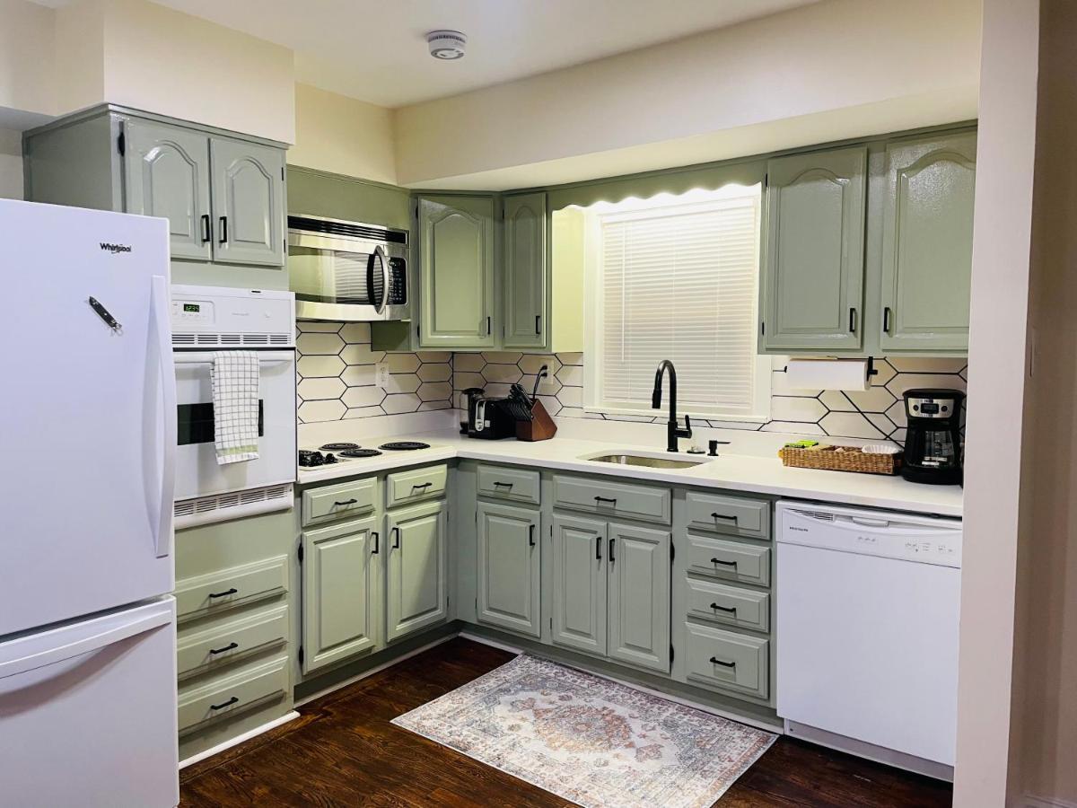 Newly Renovated Charming Home With Parking Форт Вашингтон Экстерьер фото