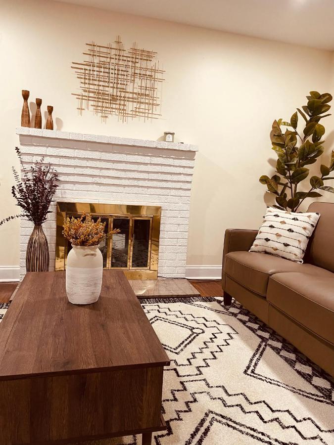 Newly Renovated Charming Home With Parking Форт Вашингтон Экстерьер фото