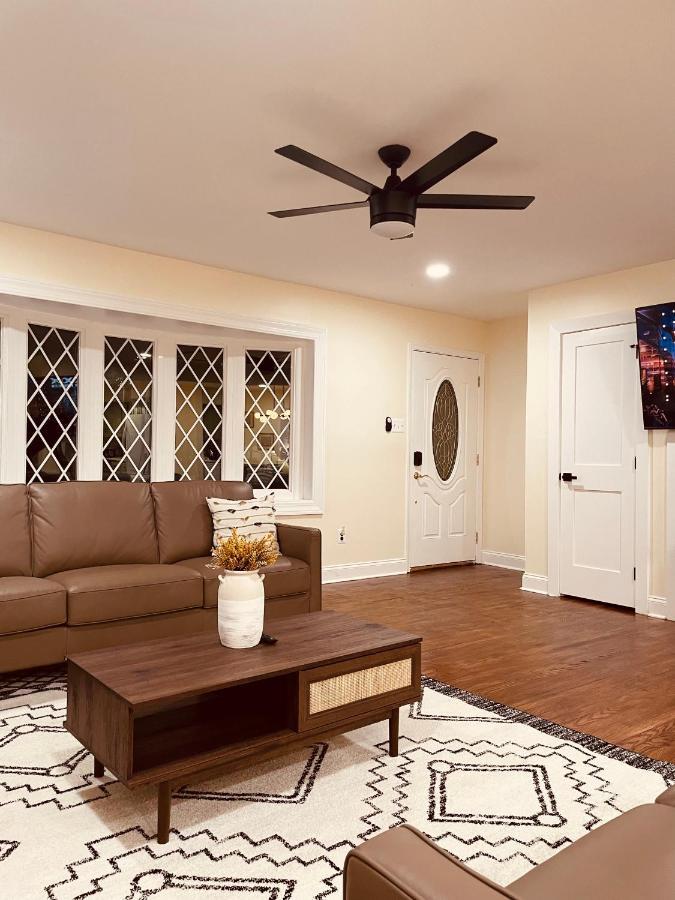 Newly Renovated Charming Home With Parking Форт Вашингтон Экстерьер фото